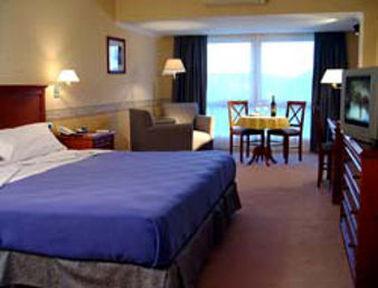 Howard Johnson Y Casino Hotel Río Ceballos